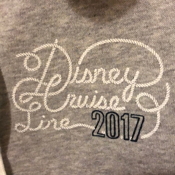 Minnie Mouse Disney cruise line 2017 hoodie. - Picture 5 of 7